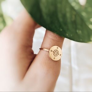 Vintage-Style Gold Compass Ring